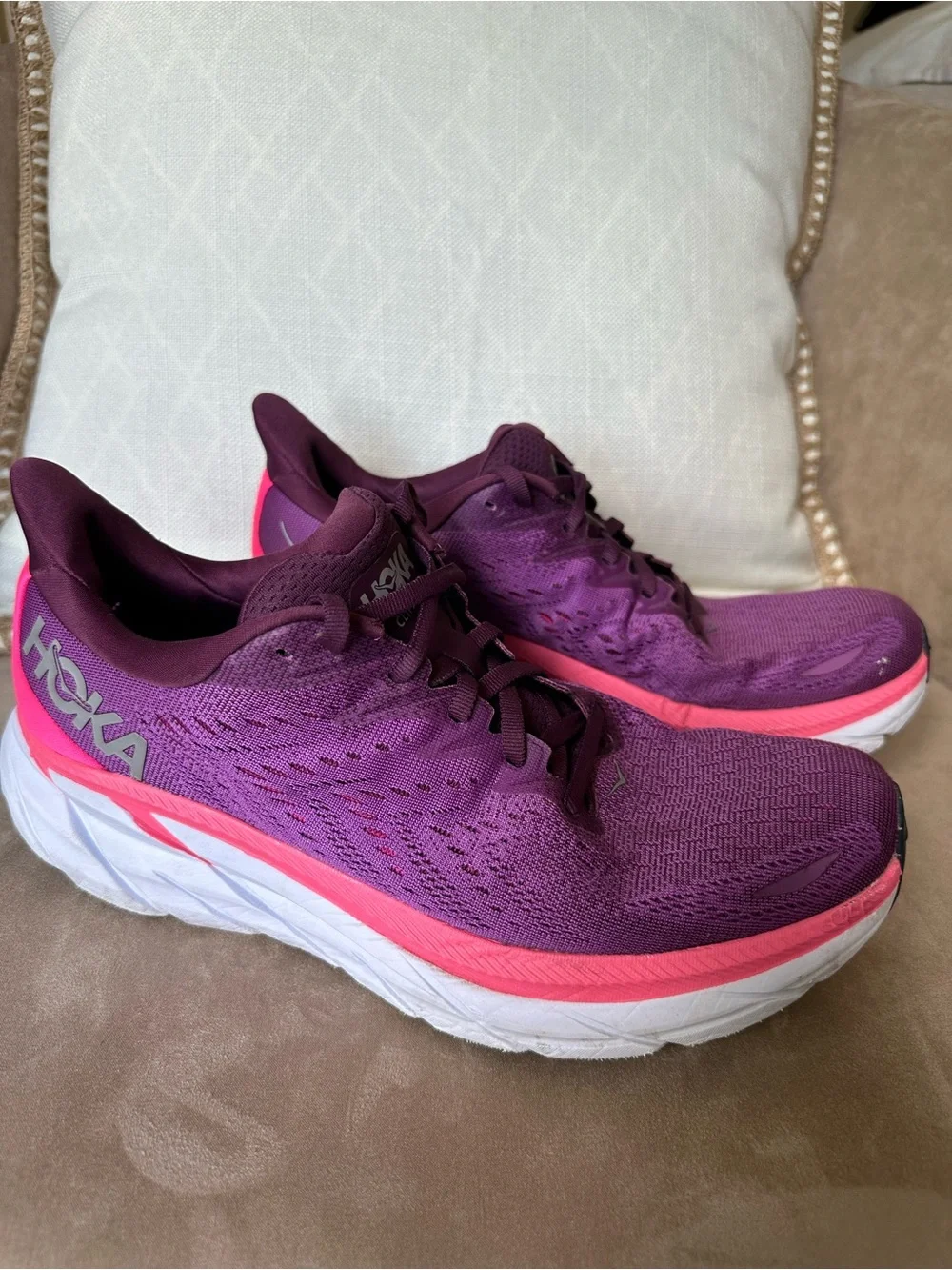 Hoka Women's Clifton 8 Purple and Pink Road Running Shoe size 10